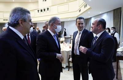 Millî Savunma Bakanı Hulusi Akar;  Komutanlar, Savunma Sanayi Şirketlerinin Temsilcileri ve Bakanlık Personeli ile İftarda Bir Araya Geldi