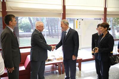 Millî Savunma Bakanı Hulusi Akar ve Ukrayna Altyapı Bakanı Oleksandr Kubrakov, Müşterek Koordinasyon Merkezini Ziyaret Etti  