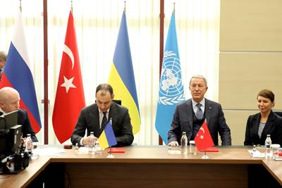 Millî Savunma Bakanı Hulusi Akar ve Ukrayna Altyapı Bakanı Oleksandr Kubrakov, Müşterek Koordinasyon Merkezini Ziyaret Etti  