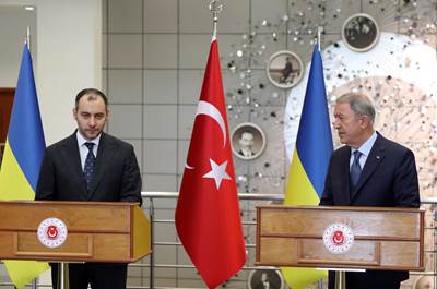 Millî Savunma Bakanı Hulusi Akar ve Ukrayna Altyapı Bakanı Oleksandr Kubrakov, Müşterek Koordinasyon Merkezini Ziyaret Etti  