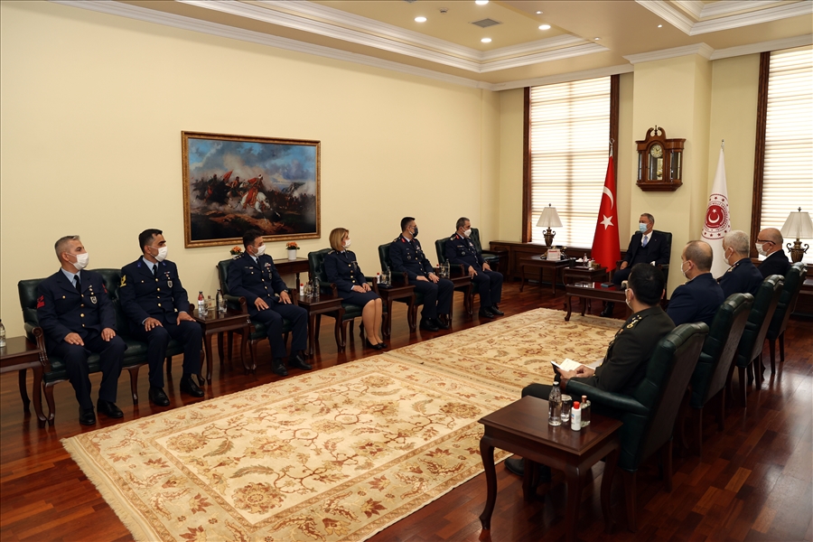 Millî Savunma Bakanı Hulusi Akar, Hava Kuvvetleri Komutanı Org. Hasan Küçükakyüz ve Hava Kuvvetleri Personelini Kabul Etti