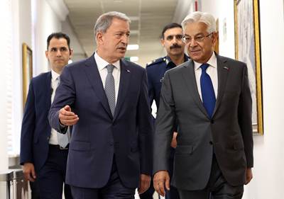 Millî Savunma Bakanı Hulusi Akar, Pakistan Savunma Bakanı Khawaja Muhammed Asif ile Bir Araya Geldi