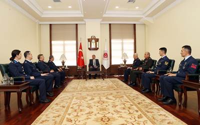 Millî Savunma Bakanı Hulusi Akar, Hava Kuvvetleri Komutanı Org. Hasan Küçükakyüz ve Beraberindeki Personeli Kabul Etti