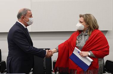 Millî Savunma Bakanı Hulusi Akar, Kuzey Makedonya Savunma Bakanı Slavjanka Petrovska ile Bir Araya Geldi