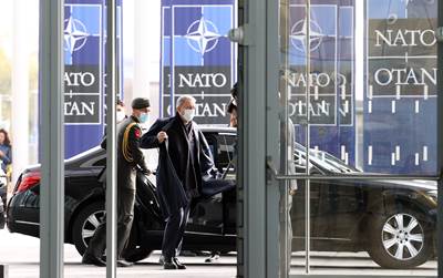 Millî Savunma Bakanı Akar, NATO Karargâhında NATO Daimi Temsilciliği ile Türk Askerî Temsilciliğini Ziyaret Etti