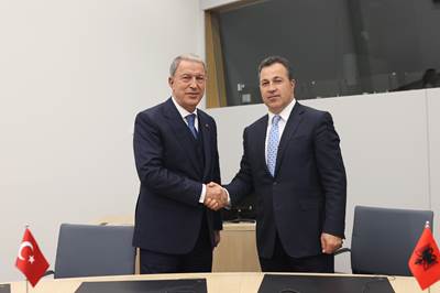 Millî Savunma Bakanı Hulusi Akar, NATO Karargâhında Letonya, Arnavutluk ve Litvanya Savunma Bakanları ile Ayrı Ayrı Görüşmeler Yaptı
