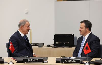 Millî Savunma Bakanı Hulusi Akar, NATO Karargâhında Letonya, Arnavutluk ve Litvanya Savunma Bakanları ile Ayrı Ayrı Görüşmeler Yaptı