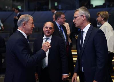Millî Savunma Bakanı Hulusi Akar, NATO Savunma Bakanları Toplantısı'nın "Savunma ve Caydırıcılık Yapısının Uyarlanması" Konulu Oturumuna Katıldı, "Aile Fotoğrafı" Çekiminde Yer Aldı