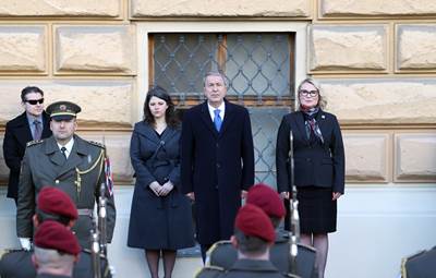 Millî Savunma Bakanı Hulusi Akar Çekya Savunma Bakanı Jana Cernochova ile Görüştü