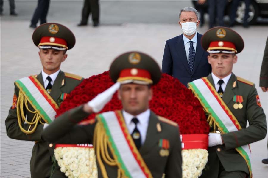Millî Savunma Bakanı Hulusi Akar, Tacikistan Cumhurbaşkanı Sn. İmamali Rahman ile Görüştü
