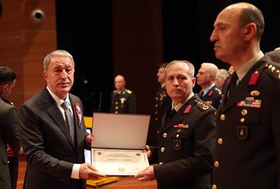 Millî Savunma Bakanı Hulusi Akar, Cumhurbaşkanımız Sn. Erdoğan’ın Teşrifleriyle Gerçekleşen Millî Savunma Üniversitesi Komuta Kurmay Eğitimi ve Karargâh Subaylığı Eğitimi Mezuniyet Töreni’nde Konuştu