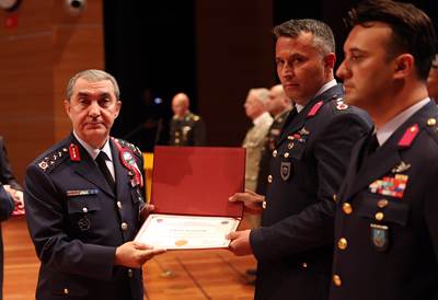 Millî Savunma Bakanı Hulusi Akar, Cumhurbaşkanımız Sn. Erdoğan’ın Teşrifleriyle Gerçekleşen Millî Savunma Üniversitesi Komuta Kurmay Eğitimi ve Karargâh Subaylığı Eğitimi Mezuniyet Töreni’nde Konuştu