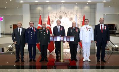 Millî Savunma Bakanı Hulusi Akar, Cumhurbaşkanımız Sn. Erdoğan’ın Teşrifleriyle Gerçekleşen Millî Savunma Üniversitesi Komuta Kurmay Eğitimi ve Karargâh Subaylığı Eğitimi Mezuniyet Töreni’nde Konuştu
