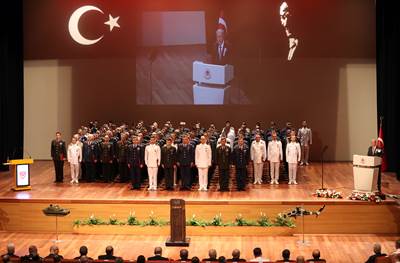 Millî Savunma Bakanı Hulusi Akar, Cumhurbaşkanımız Sn. Erdoğan’ın Teşrifleriyle Gerçekleşen Millî Savunma Üniversitesi Komuta Kurmay Eğitimi ve Karargâh Subaylığı Eğitimi Mezuniyet Töreni’nde Konuştu