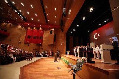 Millî Savunma Bakanı Hulusi Akar, Cumhurbaşkanımız Sn. Erdoğan’ın Teşrifleriyle Gerçekleşen Millî Savunma Üniversitesi Komuta Kurmay Eğitimi ve Karargâh Subaylığı Eğitimi Mezuniyet Töreni’nde Konuştu