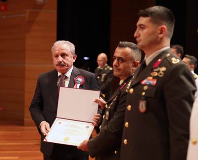 Millî Savunma Bakanı Hulusi Akar, Cumhurbaşkanımız Sn. Erdoğan’ın Teşrifleriyle Gerçekleşen Millî Savunma Üniversitesi Komuta Kurmay Eğitimi ve Karargâh Subaylığı Eğitimi Mezuniyet Töreni’nde Konuştu