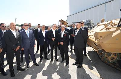 Millî Savunma Bakanı Hulusi Akar ve Malezya Kralı Sultan Abdullah Şah, FNSS’in Üretim Tesislerini Ziyaret Ederek İncelemelerde Bulundu