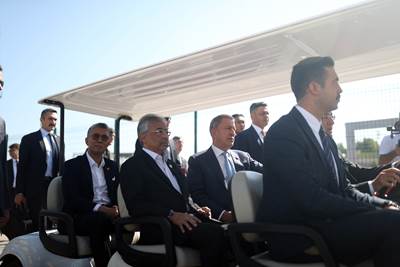 Millî Savunma Bakanı Hulusi Akar ve Malezya Kralı Sultan Abdullah Şah, FNSS’in Üretim Tesislerini Ziyaret Ederek İncelemelerde Bulundu
