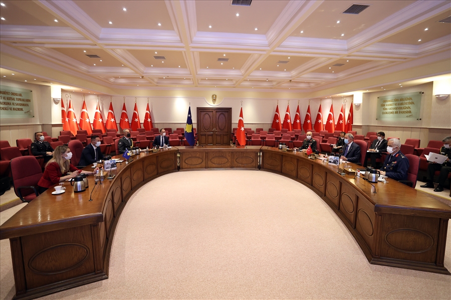 Millî Savunma Bakanı Hulusi Akar, Kosova Savunma Bakanı Armend Mehaj ile Görüştü