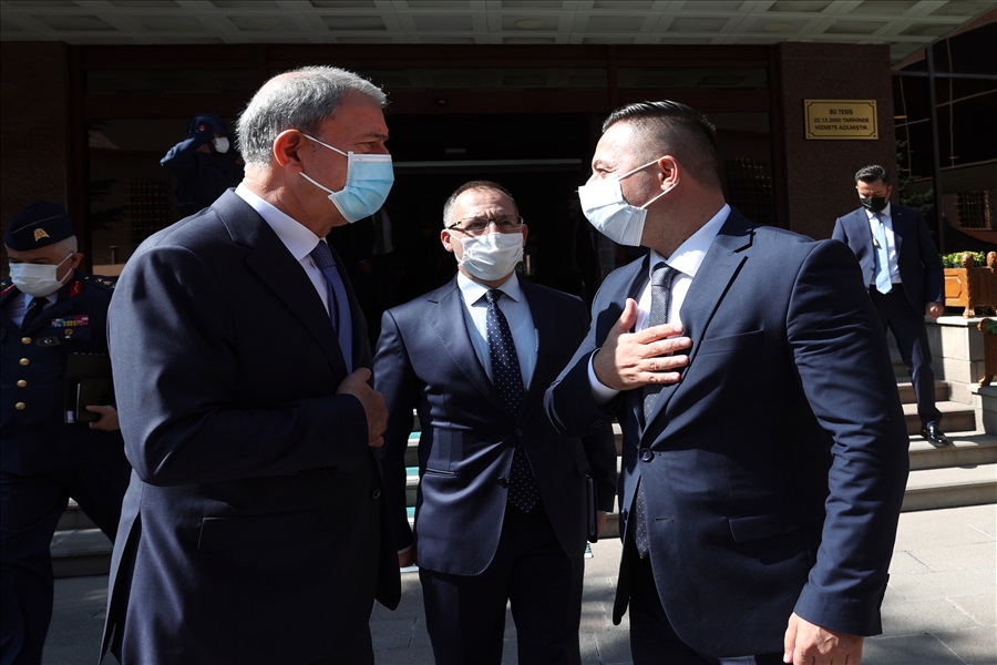 Millî Savunma Bakanı Hulusi Akar, Kosova Savunma Bakanı Armend Mehaj ile Görüştü