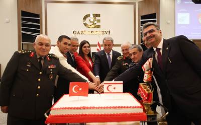 Millî Savunma Bakanı Hulusi Akar, Beraberinde TSK Komuta Kademesi ile KKTC Silahlı Kuvvetler Günü'ne Katıldı