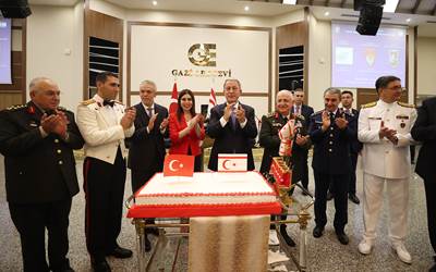 Millî Savunma Bakanı Hulusi Akar, Beraberinde TSK Komuta Kademesi ile KKTC Silahlı Kuvvetler Günü'ne Katıldı