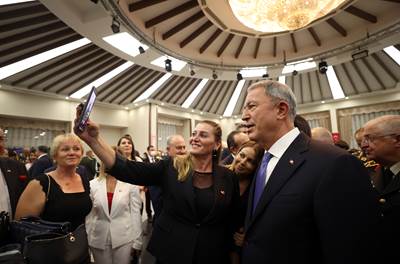 Millî Savunma Bakanı Hulusi Akar, Beraberinde TSK Komuta Kademesi ile KKTC Silahlı Kuvvetler Günü'ne Katıldı