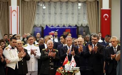 Millî Savunma Bakanı Hulusi Akar, Beraberinde TSK Komuta Kademesi ile KKTC Silahlı Kuvvetler Günü'ne Katıldı