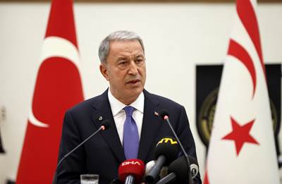 Millî Savunma Bakanı Hulusi Akar, Beraberinde TSK Komuta Kademesi ile KKTC Silahlı Kuvvetler Günü'ne Katıldı