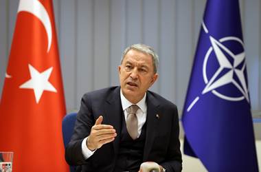 Millî Savunma Bakanı Hulusi Akar, Brüksel’de Gazetecilerin Sorularını Cevapladı