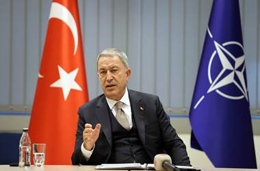 Millî Savunma Bakanı Hulusi Akar, Brüksel’de Gazetecilerin Sorularını Cevapladı