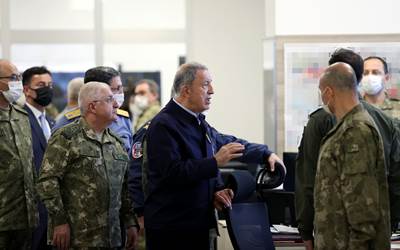 Millî Savunma Bakanı Hulusi Akar: “Şu An İtibarıyla Planlanan Hedeflerin Tamamı Ele Geçirilmiş Durumdadır.”