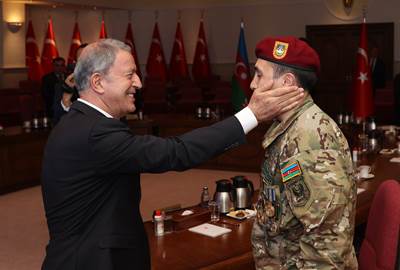 Millî Savunma Bakanı Hulusi Akar, Tek Vatan Harekâtı’nda Gazi Olan Azerbaycan Türkü Askerlerimizle Bir Araya Geldi
