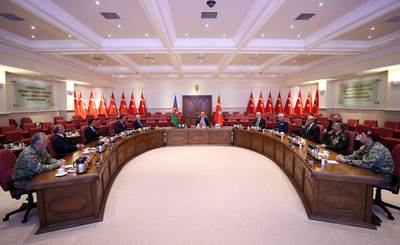 Millî Savunma Bakanı Hulusi Akar, Tek Vatan Harekâtı’nda Gazi Olan Azerbaycan Türkü Askerlerimizle Bir Araya Geldi