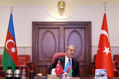 Millî Savunma Bakanı Hulusi Akar, Tek Vatan Harekâtı’nda Gazi Olan Azerbaycan Türkü Askerlerimizle Bir Araya Geldi
