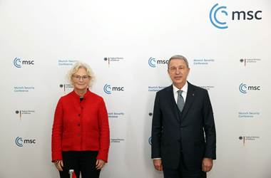 Millî Savunma Bakanı Hulusi Akar, Almanya Savunma Bakanı Christine Lambrecht ile Görüştü