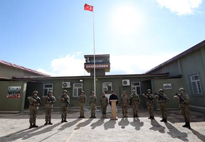 Millî Savunma Bakanı Hulusi Akar,  Sınır Hattında  Havadan ve Karadan İncelemelerde Bulundu, “Sığınmacı Akını” İddialarını Yalanladı