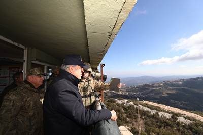 Millî Savunma Bakanı Hulusi Akar,  Sınır Hattında  Havadan ve Karadan İncelemelerde Bulundu, “Sığınmacı Akını” İddialarını Yalanladı