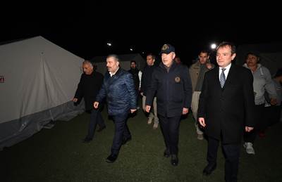 Millî Savunma Bakanı Hulusi Akar  ve Sağlık Bakanı Fahrettin Koca Antakya ve Altınözü’ndeki Çalışmaları İnceledi, Vatandaşlarla Bir Araya Geldi