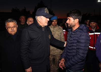 Millî Savunma Bakanı Hulusi Akar  ve Sağlık Bakanı Fahrettin Koca Antakya ve Altınözü’ndeki Çalışmaları İnceledi, Vatandaşlarla Bir Araya Geldi