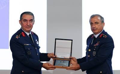 Hava Kuvvetleri Komutanlığında Devir-Teslim: Emekliye Ayrılan Org. Hasan Küçükakyüz Görevi Org. Atilla Gülan’a Devretti