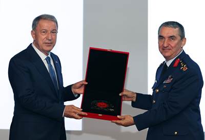 Hava Kuvvetleri Komutanlığında Devir-Teslim: Emekliye Ayrılan Org. Hasan Küçükakyüz Görevi Org. Atilla Gülan’a Devretti