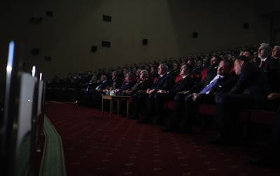 Millî Savunma Bakanı Hulusi Akar ve Komutanlar, “Al Sancak” Dizisini Oyuncularla Beraber İzledi