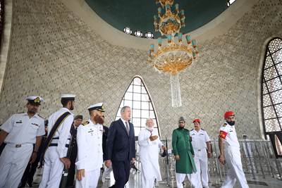 Millî Savunma Bakanı Hulusi Akar, Pakistan’ın Kurucusu Muhammed Ali Cinnah'ın Anıt Mezarını Ziyaret Etti