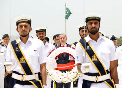 Millî Savunma Bakanı Hulusi Akar, Pakistan’ın Kurucusu Muhammed Ali Cinnah'ın Anıt Mezarını Ziyaret Etti