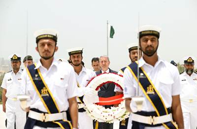 Millî Savunma Bakanı Hulusi Akar, Pakistan’ın Kurucusu Muhammed Ali Cinnah'ın Anıt Mezarını Ziyaret Etti