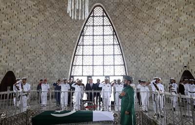 Millî Savunma Bakanı Hulusi Akar, Pakistan’ın Kurucusu Muhammed Ali Cinnah'ın Anıt Mezarını Ziyaret Etti