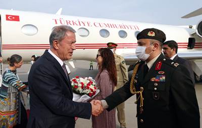 Millî Savunma Bakanı Hulusi Akar, Karaçi Temaslarının Ardından Pakistan’ın Başkenti İslamabad'a Geçti