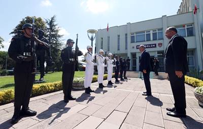 Millî Savunma Bakanı Hulusi Akar ve BM Genel Sekreteri Antonio Guterres Müşterek Koordinasyon Merkezinde İncelemelerde Bulundu