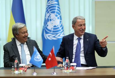 Millî Savunma Bakanı Hulusi Akar ve BM Genel Sekreteri Antonio Guterres Müşterek Koordinasyon Merkezinde İncelemelerde Bulundu